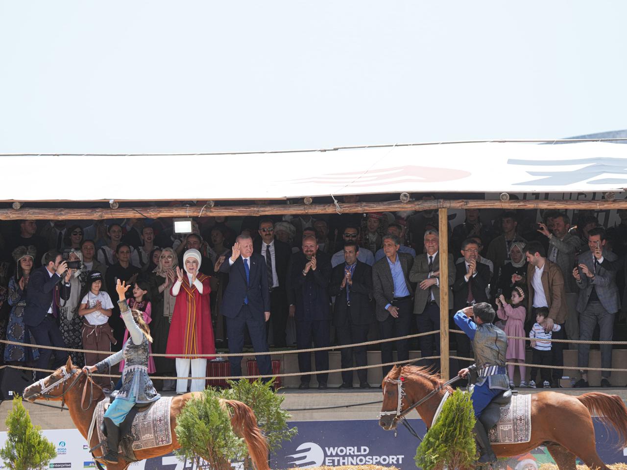 Türkiyə Prezidenti Rəcəb Tayyib Ərdoğan və xanımı Azərbaycan nümayəndə heyətinin çıxışını izlədilər (FOTO)