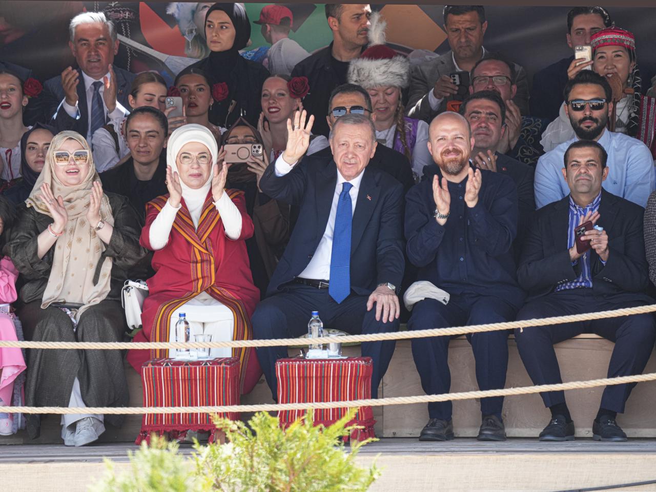 Türkiyə Prezidenti Rəcəb Tayyib Ərdoğan və xanımı Azərbaycan nümayəndə heyətinin çıxışını izlədilər (FOTO)