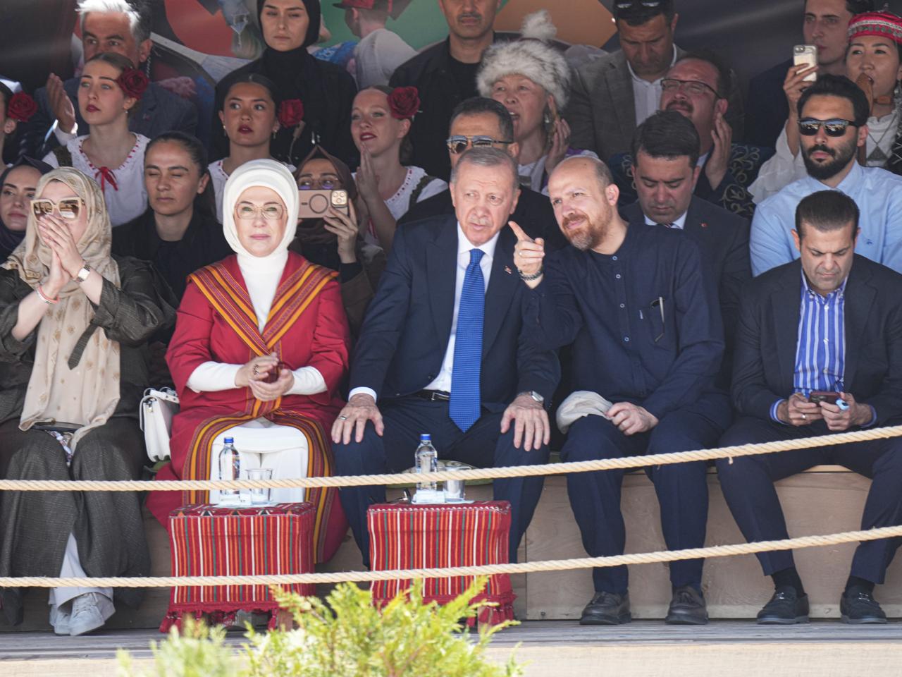 Türkiyə Prezidenti Rəcəb Tayyib Ərdoğan və xanımı Azərbaycan nümayəndə heyətinin çıxışını izlədilər (FOTO)