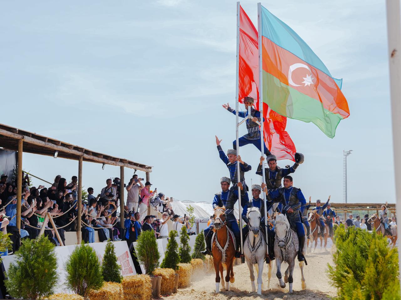 Türkiyə Prezidenti Rəcəb Tayyib Ərdoğan və xanımı Azərbaycan nümayəndə heyətinin çıxışını izlədilər (FOTO)