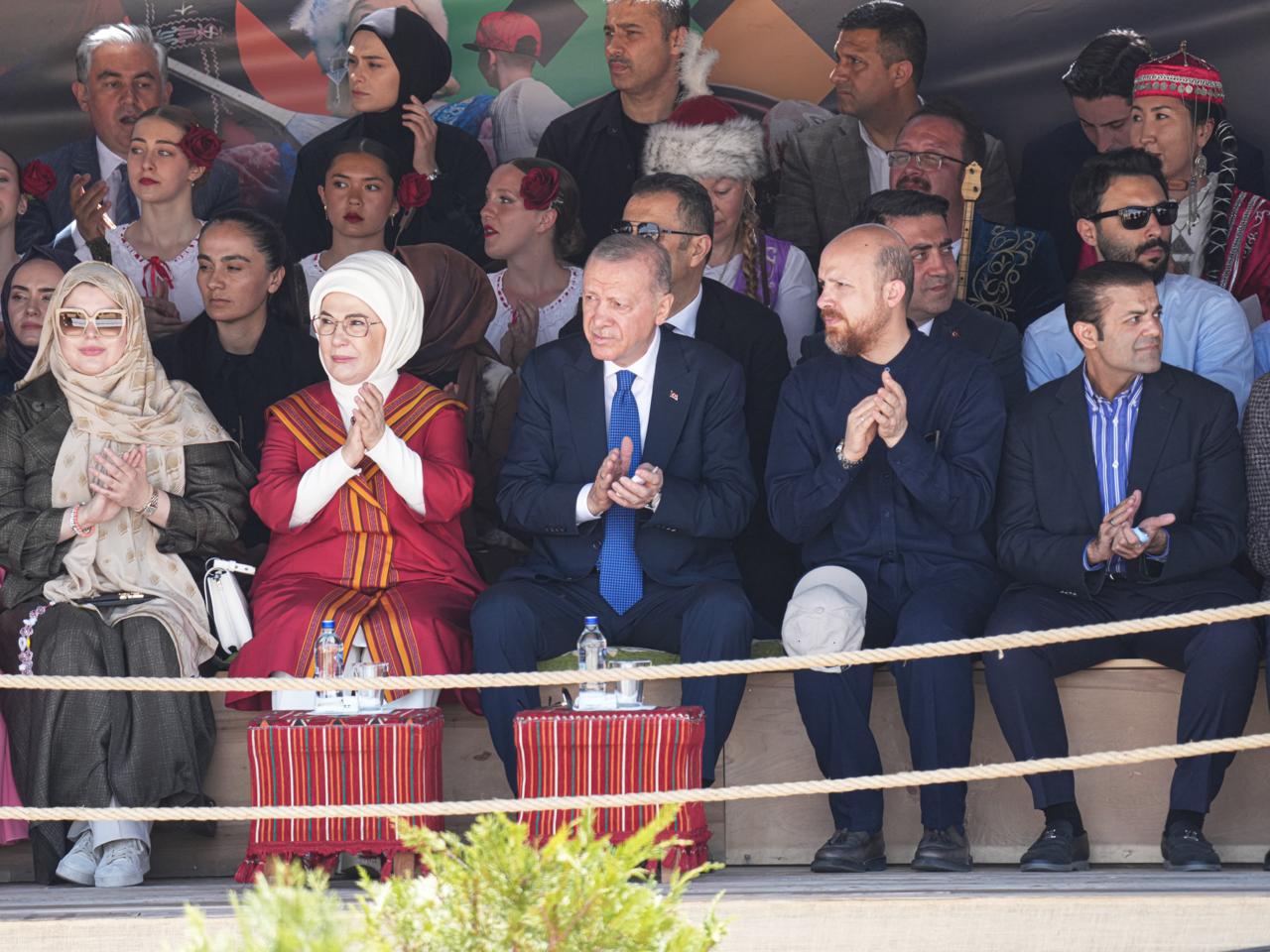 Türkiyə Prezidenti Rəcəb Tayyib Ərdoğan və xanımı Azərbaycan nümayəndə heyətinin çıxışını izlədilər (FOTO)