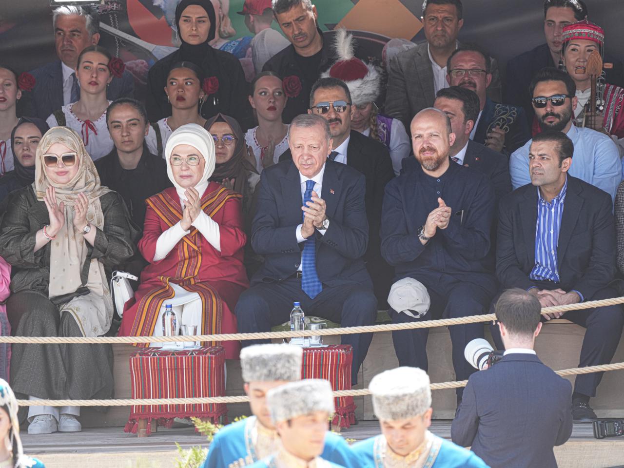 Türkiyə Prezidenti Rəcəb Tayyib Ərdoğan və xanımı Azərbaycan nümayəndə heyətinin çıxışını izlədilər (FOTO)