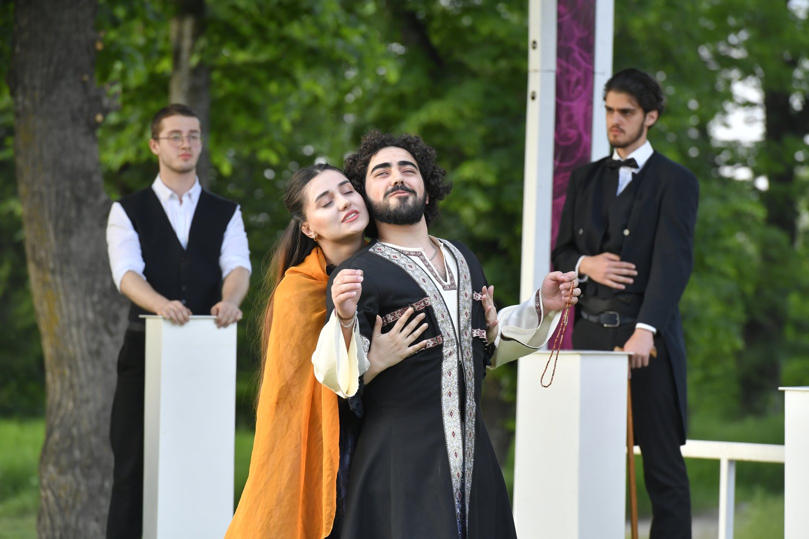 Xarıbülbül Festivalı çərçivəsində Şuşada teatr tamaşası nümayiş olunub (FOTO)