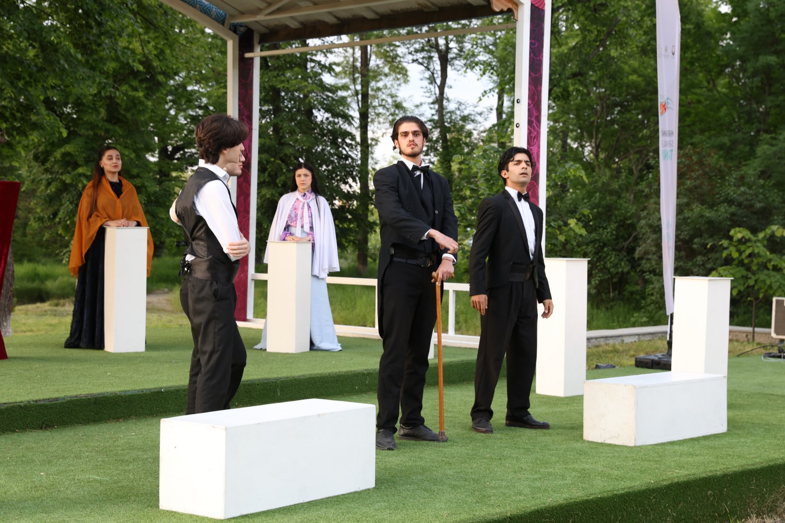 Xarıbülbül Festivalı çərçivəsində Şuşada teatr tamaşası nümayiş olunub (FOTO)