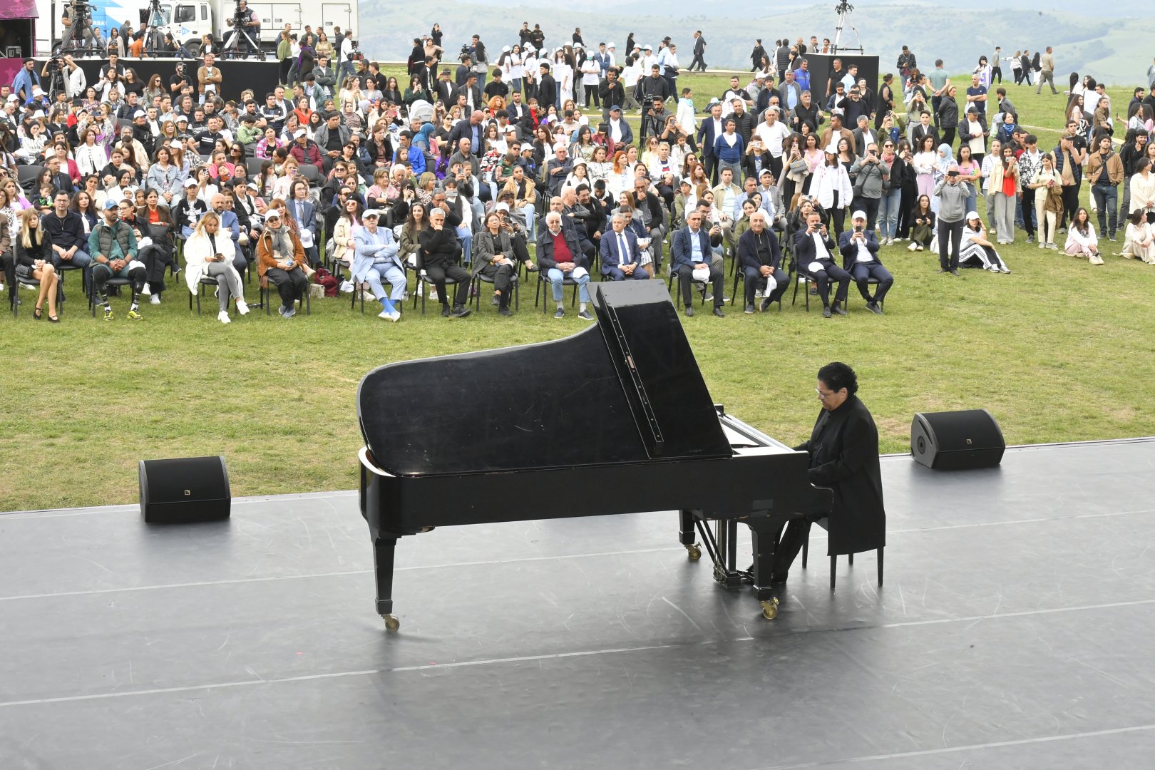 Şuşada “Xarıbülbül” musiqi festivalının açılışı olub (FOTO)