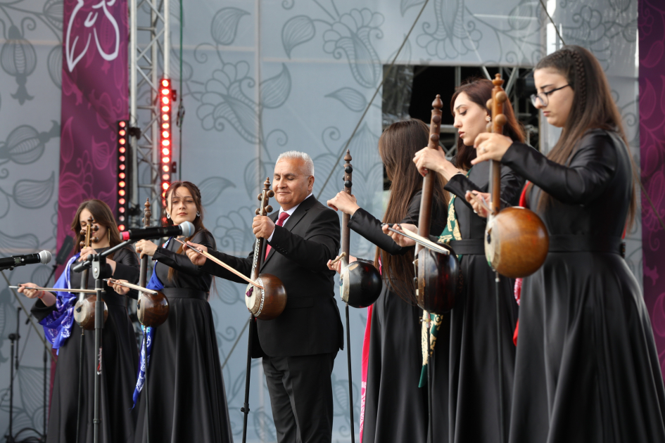 Şuşada “Xarıbülbül” Beynəlxalq Musiqi Festivalı davam edir (FOTO)