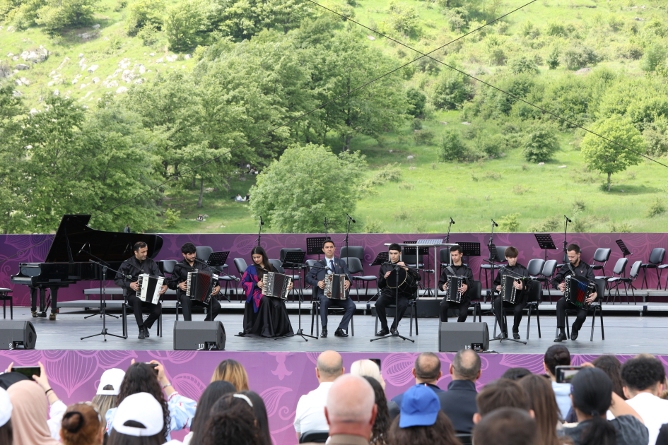 Şuşada “Xarıbülbül” Beynəlxalq Musiqi Festivalı davam edir (FOTO)