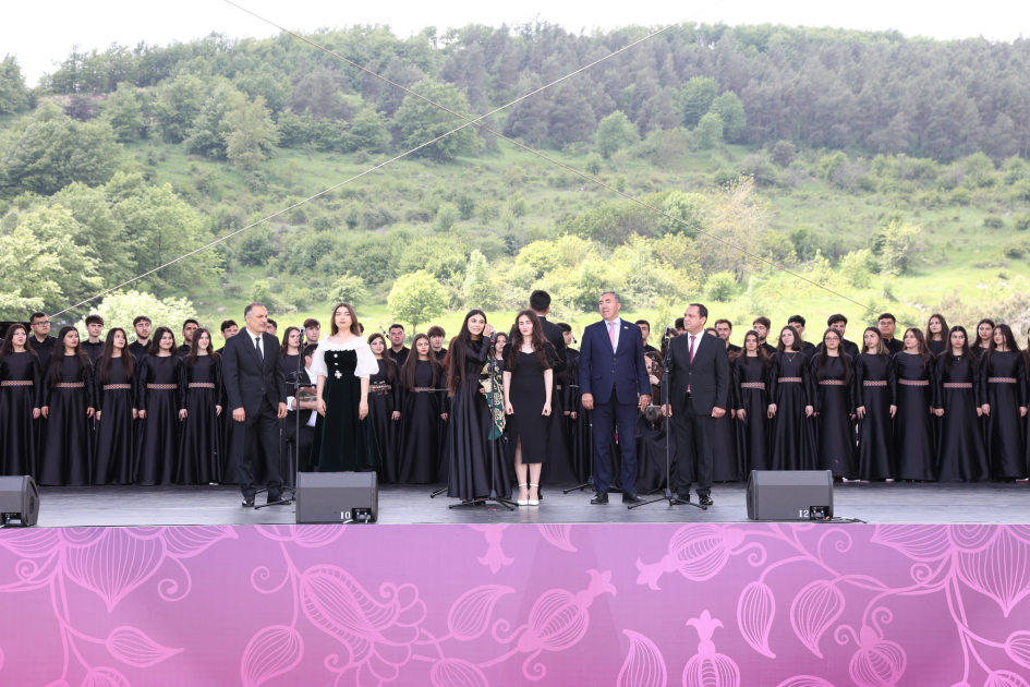 Şuşada “Xarıbülbül” Beynəlxalq Musiqi Festivalı davam edir (FOTO)