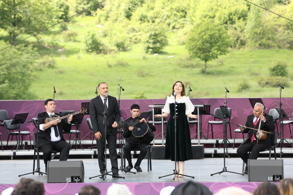 Şuşada “Xarıbülbül” Beynəlxalq Musiqi Festivalı davam edir (FOTO)