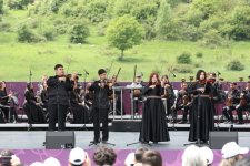 Şuşada “Xarıbülbül” Beynəlxalq Musiqi Festivalı davam edir (FOTO)