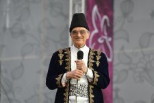 “Xarıbülbül” Beynəlxalq Musiqi Festivalında Polad Bülbüloğlunun konserti olub (FOTO)