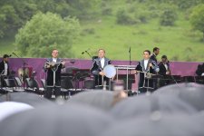 “Xarıbülbül” Beynəlxalq Musiqi Festivalında Polad Bülbüloğlunun konserti olub (FOTO)