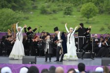 “Xarıbülbül” Beynəlxalq Musiqi Festivalında Polad Bülbüloğlunun konserti olub (FOTO)