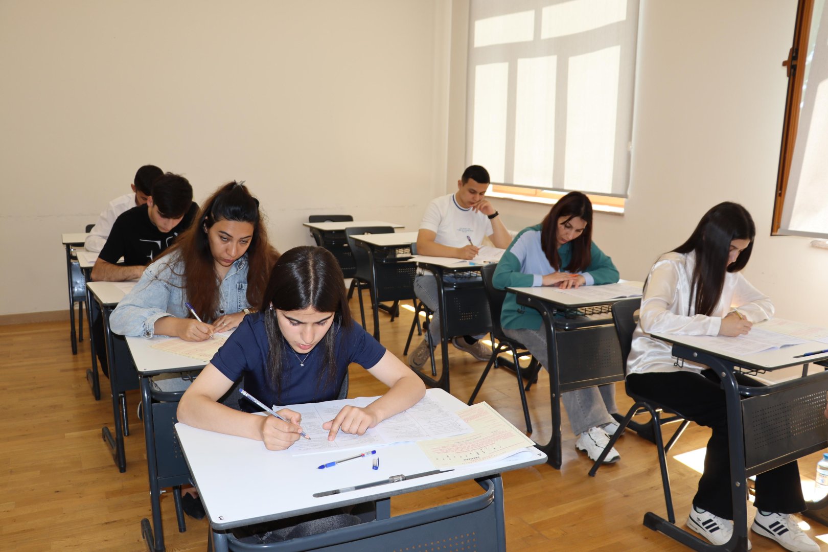 Xankəndi şəhərində ilk dəfə qəbul imtahanı keçirilir (FOTO)