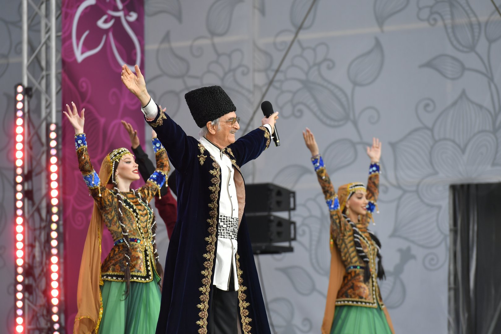 “Xarıbülbül” Beynəlxalq Musiqi Festivalında Polad Bülbüloğlunun konserti olub (FOTO)