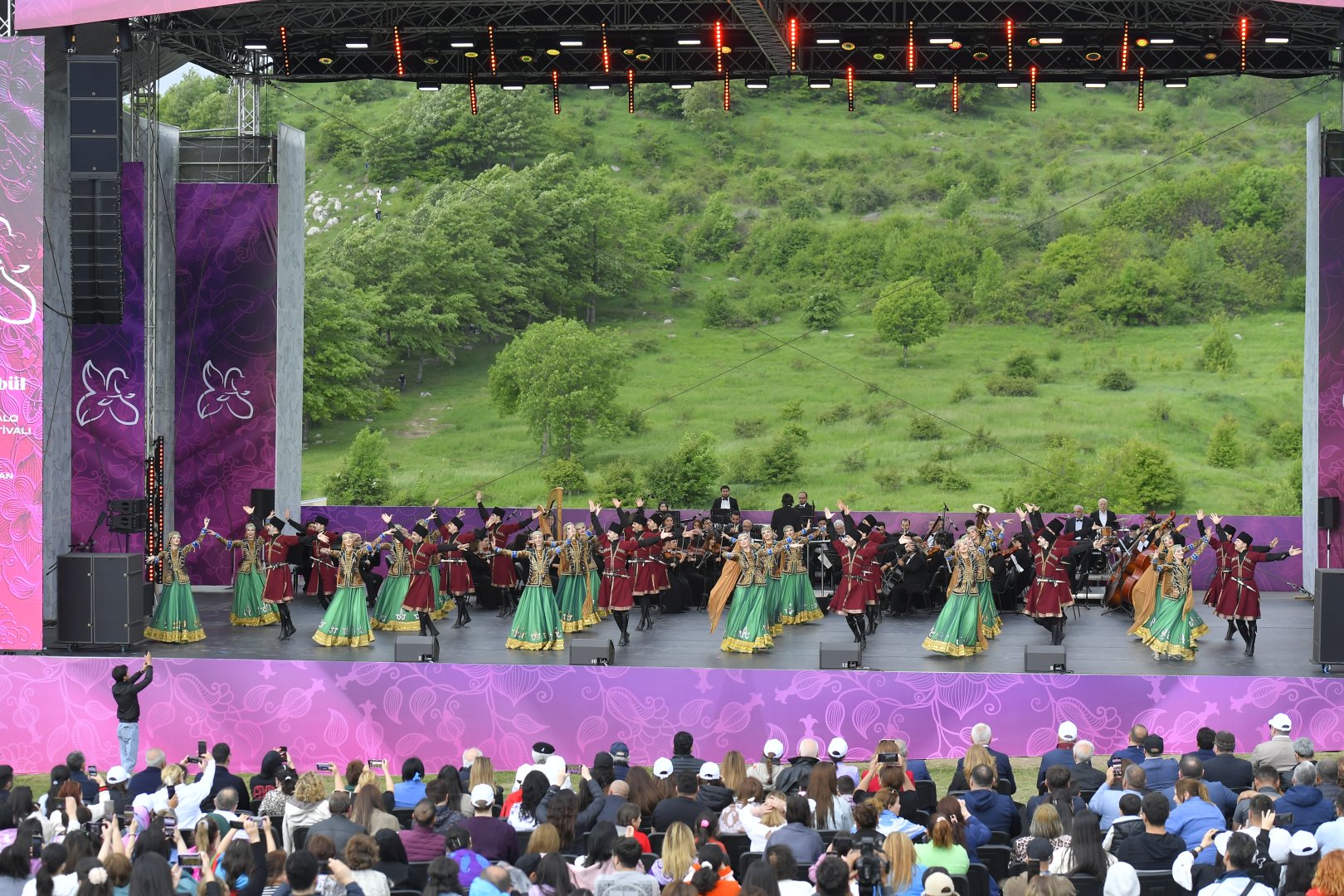 “Xarıbülbül” Beynəlxalq Musiqi Festivalında Polad Bülbüloğlunun konserti olub (FOTO)