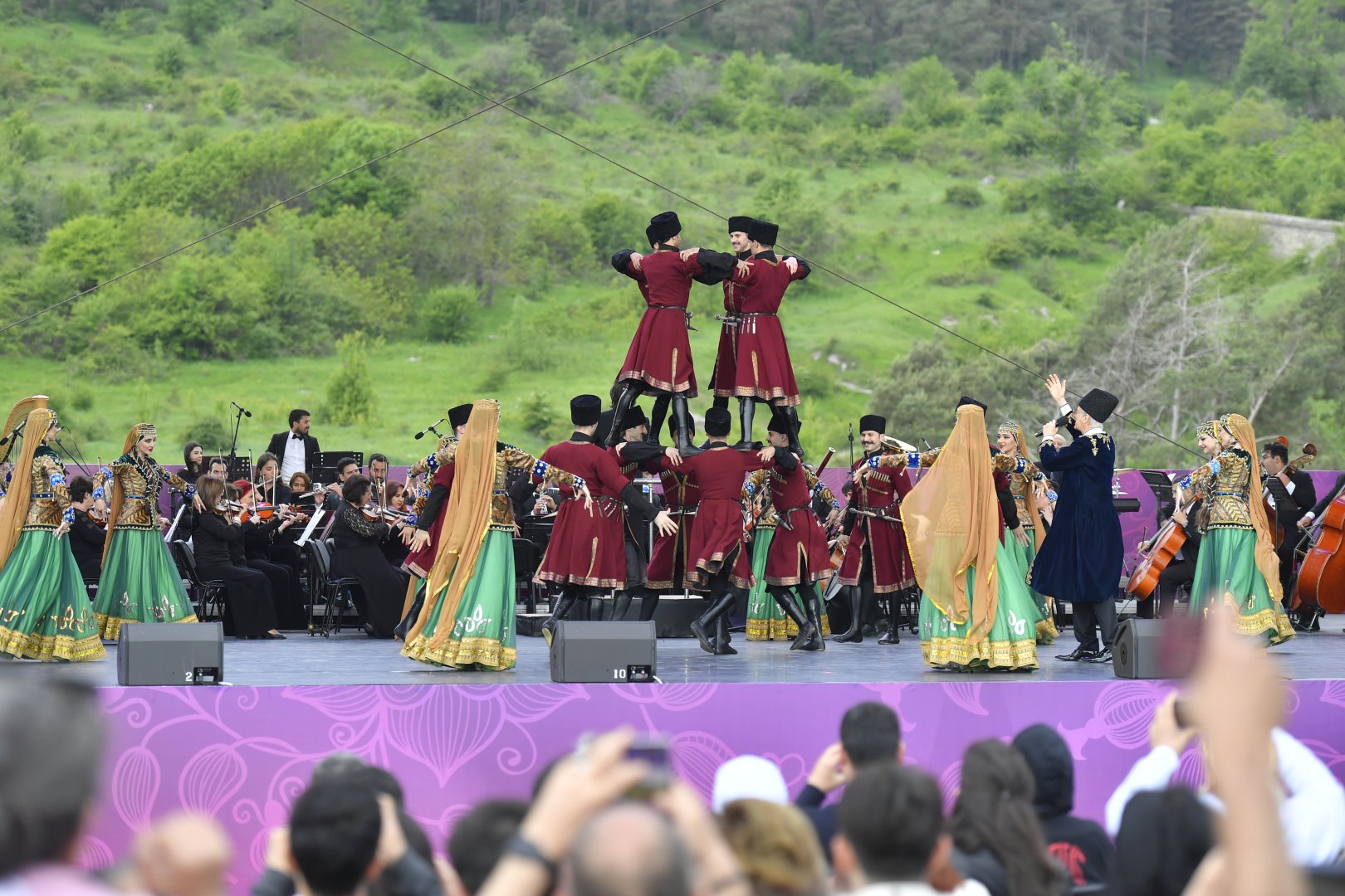 “Xarıbülbül” Beynəlxalq Musiqi Festivalında Polad Bülbüloğlunun konserti olub (FOTO)