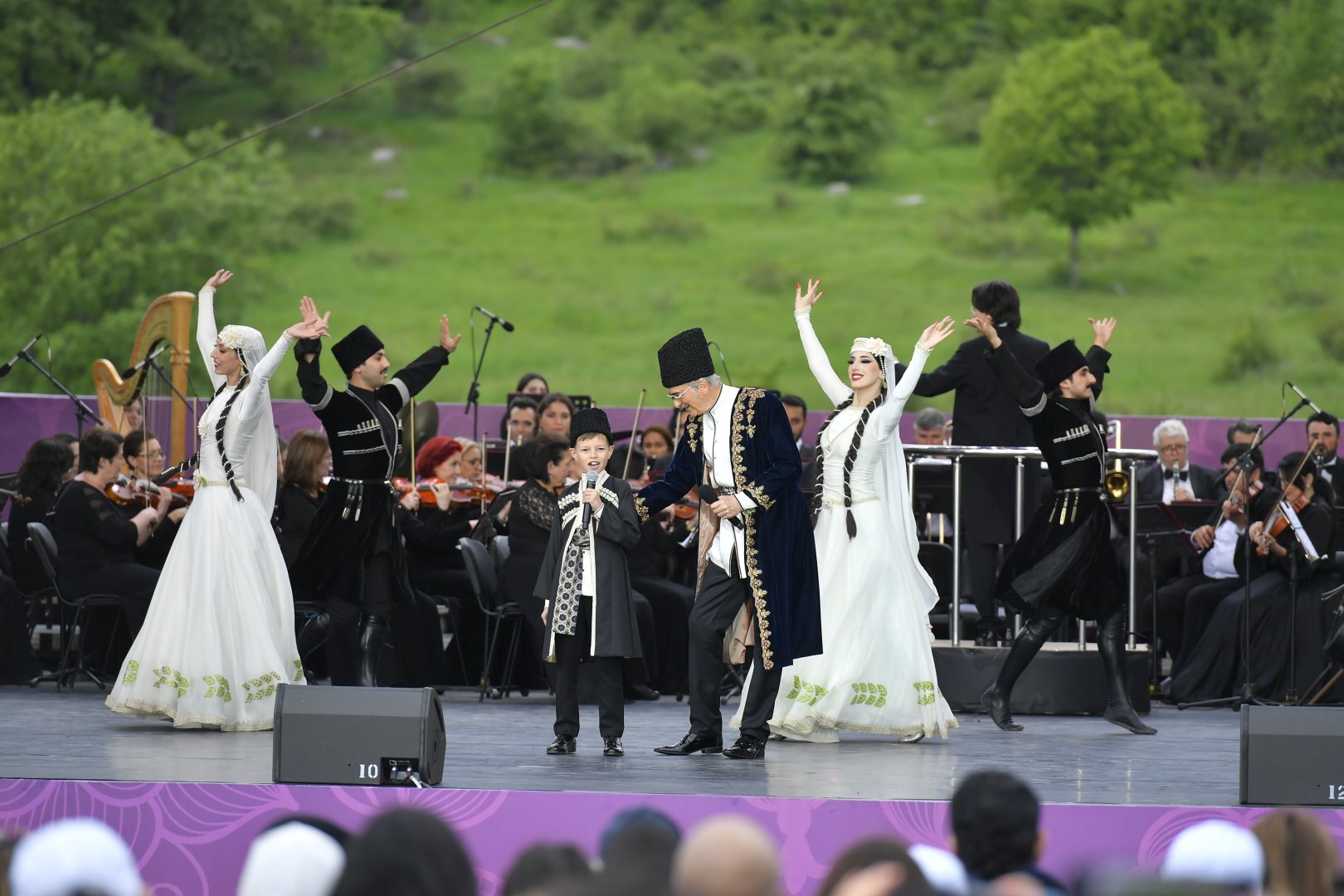 “Xarıbülbül” Beynəlxalq Musiqi Festivalında Polad Bülbüloğlunun konserti olub (FOTO)