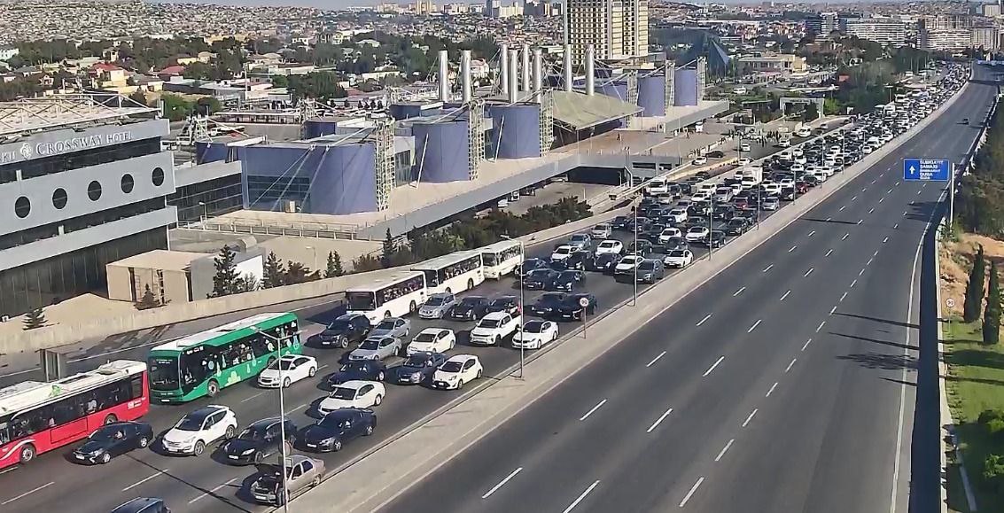 Sürücülərin NƏZƏRİNƏ: Bakıda bu yollarda sıxlıq var - SİYAHI (FOTO)