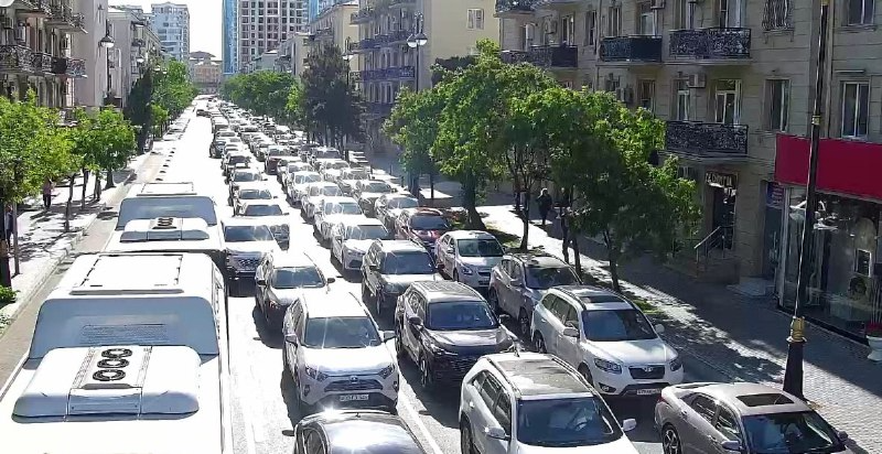Sürücülərin NƏZƏRİNƏ: Bakıda bu yollarda sıxlıq var - SİYAHI (FOTO)