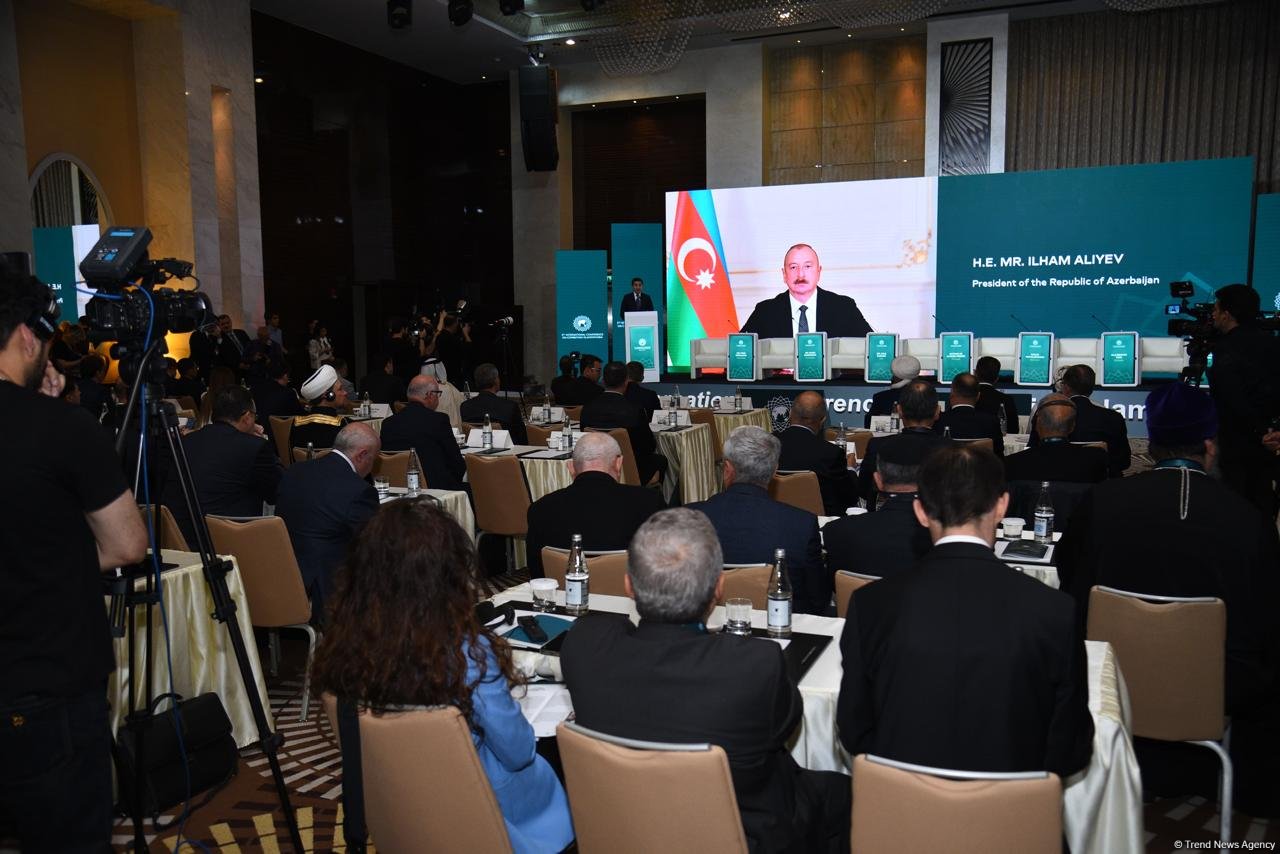 Bakıda “İslamofobiya diqqət mərkəzində: Qərəzin ifşası, stiqmaların dağıdılması” mövzusunda beynəlxalq konfransın birinci günü başa çatıb (FOTO) (YENİLƏNİB)
