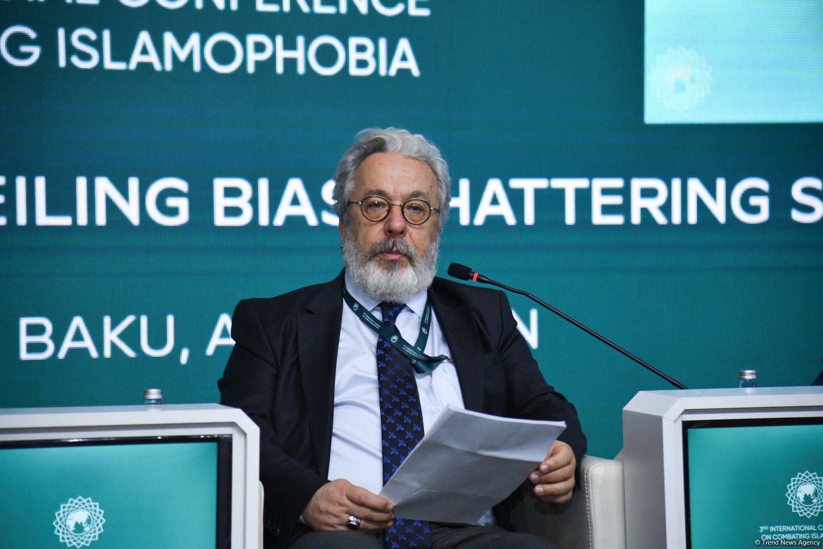 Dünyada islamofobiya hallarının artımı müşahidə olunur - Mahmut Erol Kılıç