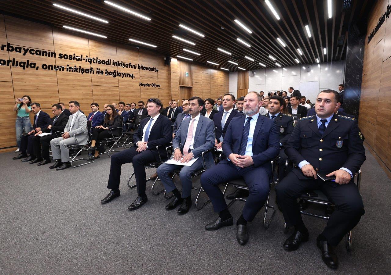 Yaşıl nəqliyyat biznesi ilə bağlı ictimai müzakirə təşkil olunub (FOTO)
