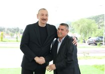 Prezident İlham Əliyev Laçının Bəylik kəndinə köçən sakinlərlə görüşüb, onlara evlərin açarlarını təqdim edib (FOTO/VİDEO) (YENİLƏNİB)