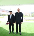 Prezident İlham Əliyev Laçının Bəylik kəndinə köçən sakinlərlə görüşüb, onlara evlərin açarlarını təqdim edib (FOTO/VİDEO) (YENİLƏNİB)