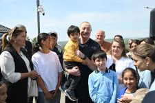 Prezident İlham Əliyev Laçın şəhərində sakinlərlə görüşüb (FOTO/VİDEO) (YENİLƏNİB)
