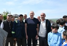 Prezident İlham Əliyev Laçın şəhərində sakinlərlə görüşüb (FOTO/VİDEO) (YENİLƏNİB)