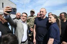 Prezident İlham Əliyev Laçın şəhərində sakinlərlə görüşüb (FOTO/VİDEO) (YENİLƏNİB)