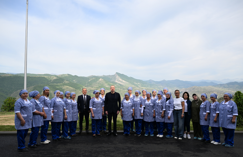 Prezident İlham Əliyev “LATIFA” Laçın tikiş fabrikinin açılışında iştirak edib (FOTO/VİDEO) (YENİLƏNİB)