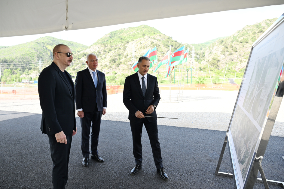 Prezident İlham Əliyev Laçın kanat yolunun təməlini qoyub (FOTO)