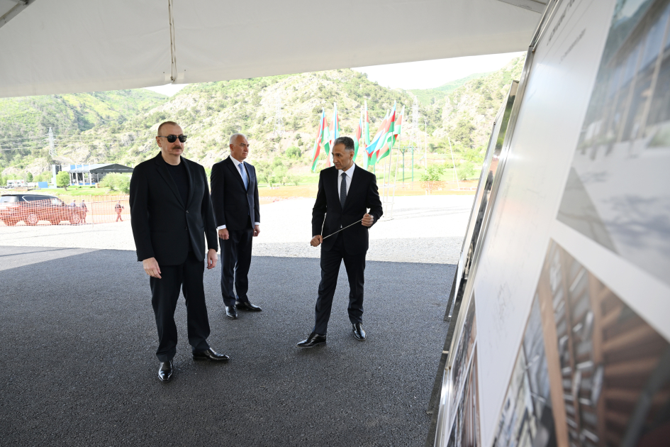 Prezident İlham Əliyev Laçın kanat yolunun təməlini qoyub (FOTO)