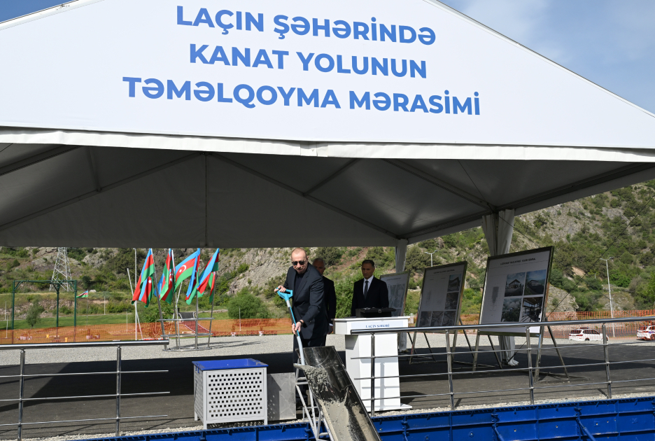 Prezident İlham Əliyev Laçın kanat yolunun təməlini qoyub (FOTO)