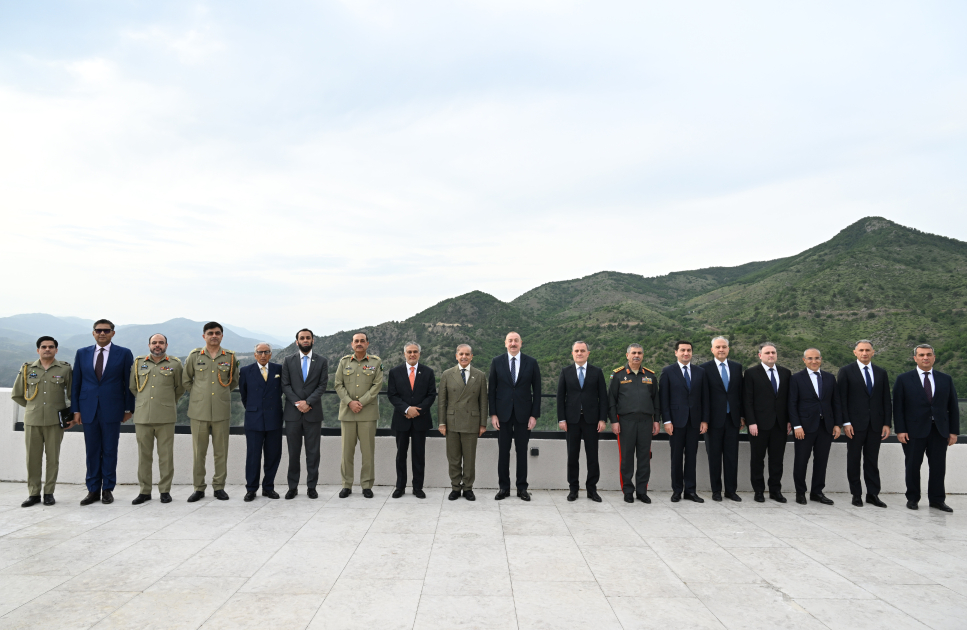 Laçında Prezident İlham Əliyevin Pakistanın Baş naziri ilə nahar əsnasında geniş tərkibdə görüşü olub (FOTO/VİDEO)