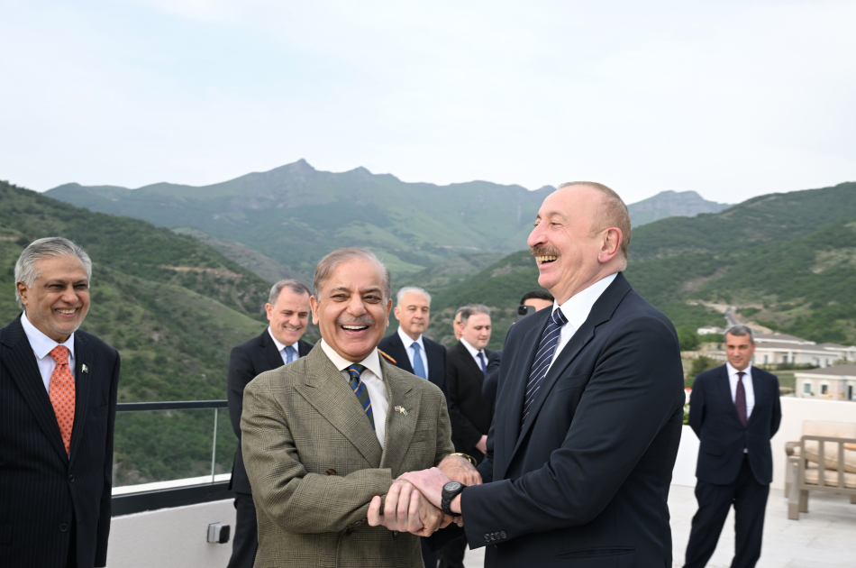 Laçında Prezident İlham Əliyevin Pakistanın Baş naziri ilə nahar əsnasında geniş tərkibdə görüşü olub (FOTO/VİDEO)