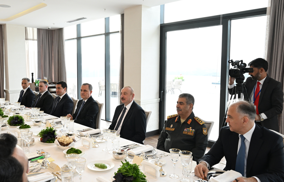 Laçında Prezident İlham Əliyevin Pakistanın Baş naziri ilə nahar əsnasında geniş tərkibdə görüşü olub (FOTO/VİDEO)