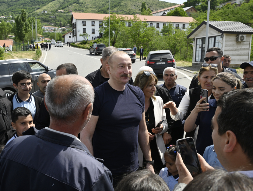 Prezident İlham Əliyev Laçın şəhərində sakinlərlə görüşüb (FOTO) (YENİLƏNİB)