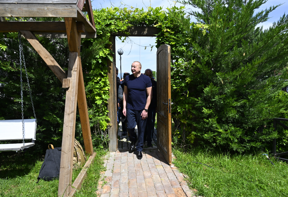 Prezident İlham Əliyev Laçın şəhərində sakinlərlə görüşüb (FOTO) (YENİLƏNİB)