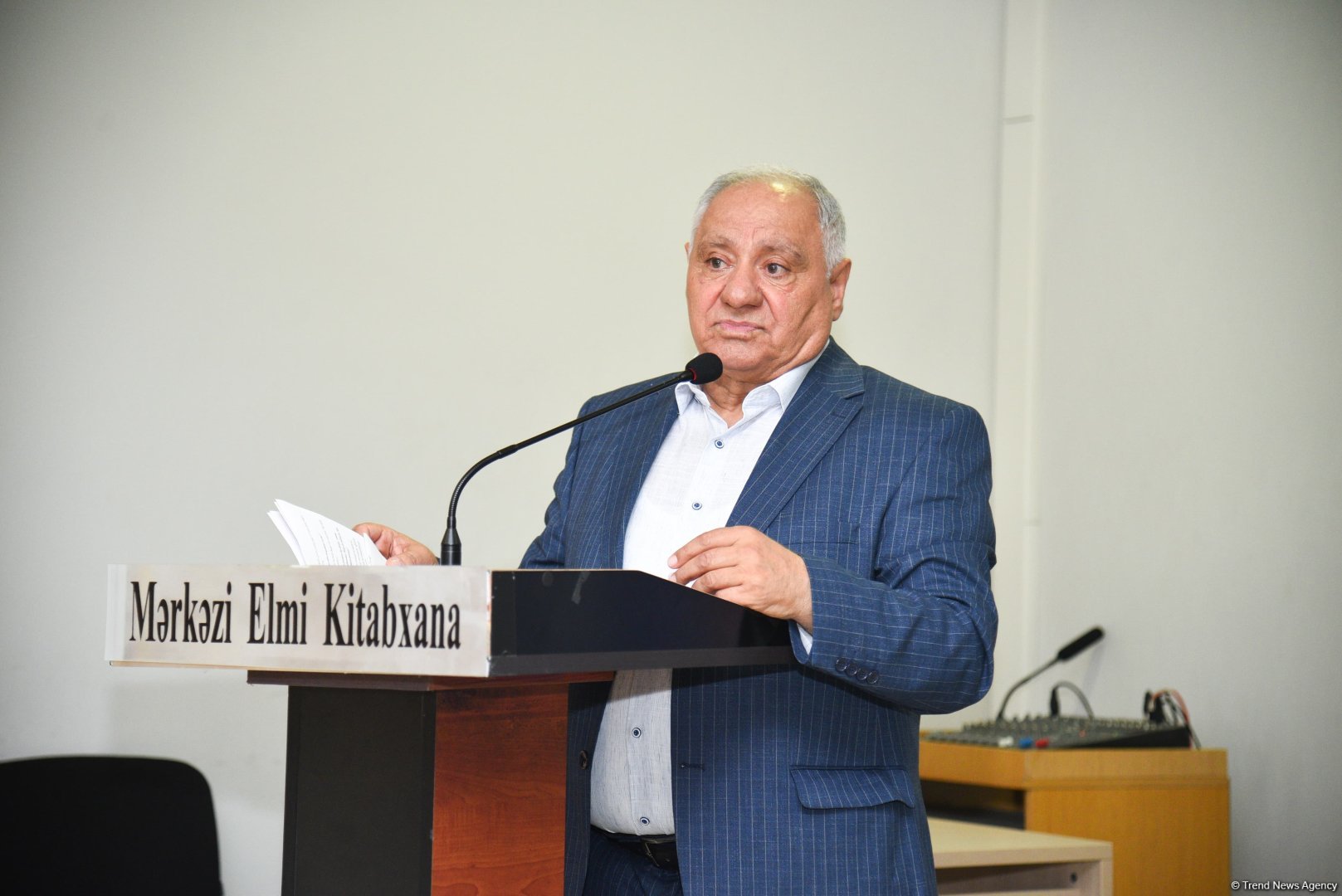 Bahəddin Həzinin "Göyün cazibə qüvvəsi" kitabının təqdimat mərasimi və imza günü keçirilib (FOTO)
