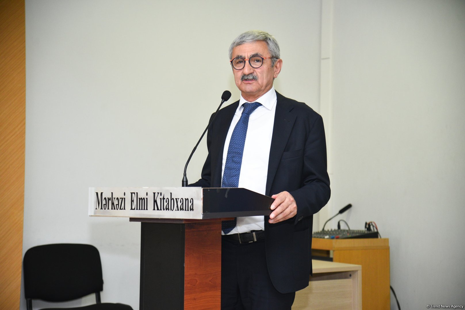 Bahəddin Həzinin "Göyün cazibə qüvvəsi" kitabının təqdimat mərasimi və imza günü keçirilib (FOTO)