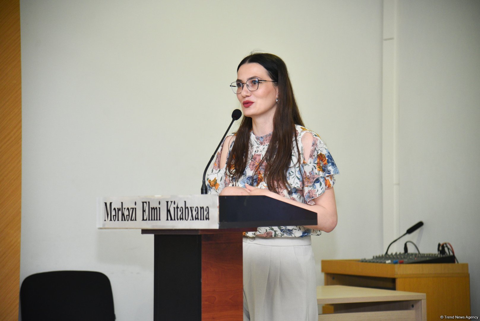Bahəddin Həzinin "Göyün cazibə qüvvəsi" kitabının təqdimat mərasimi və imza günü keçirilib (FOTO)