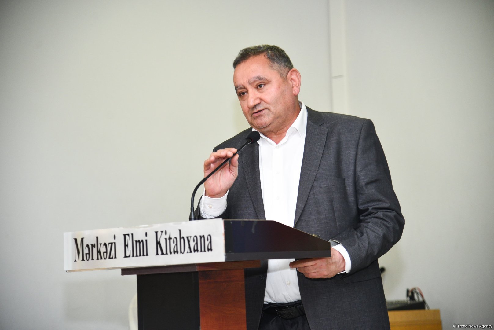 Bahəddin Həzinin "Göyün cazibə qüvvəsi" kitabının təqdimat mərasimi və imza günü keçirilib (FOTO)