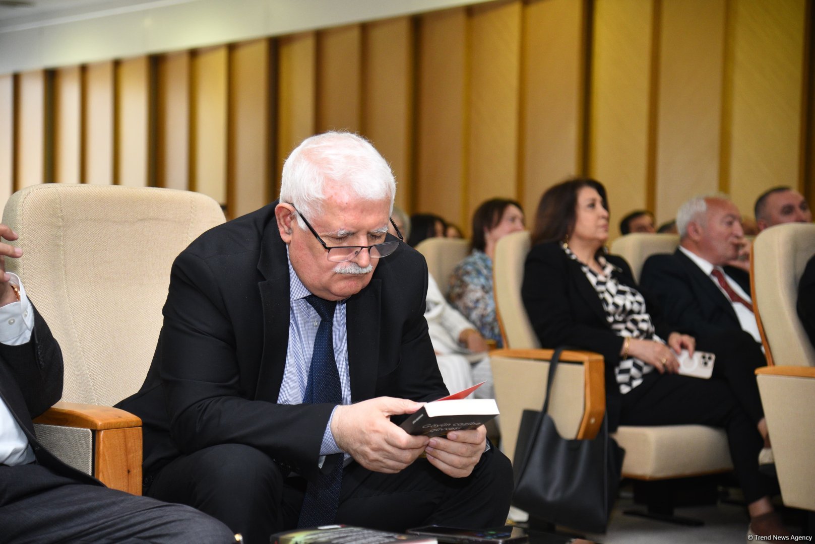 Bahəddin Həzinin "Göyün cazibə qüvvəsi" kitabının təqdimat mərasimi və imza günü keçirilib (FOTO)