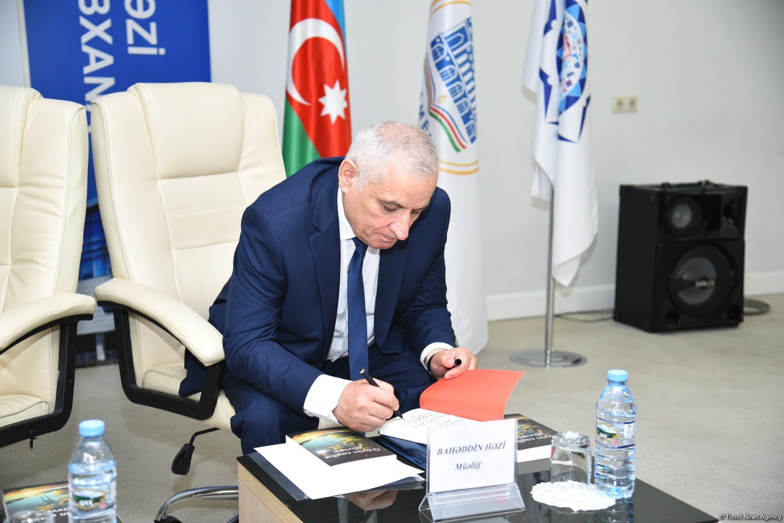 Bahəddin Həzinin "Göyün cazibə qüvvəsi" kitabının təqdimat mərasimi və imza günü keçirilib (FOTO)