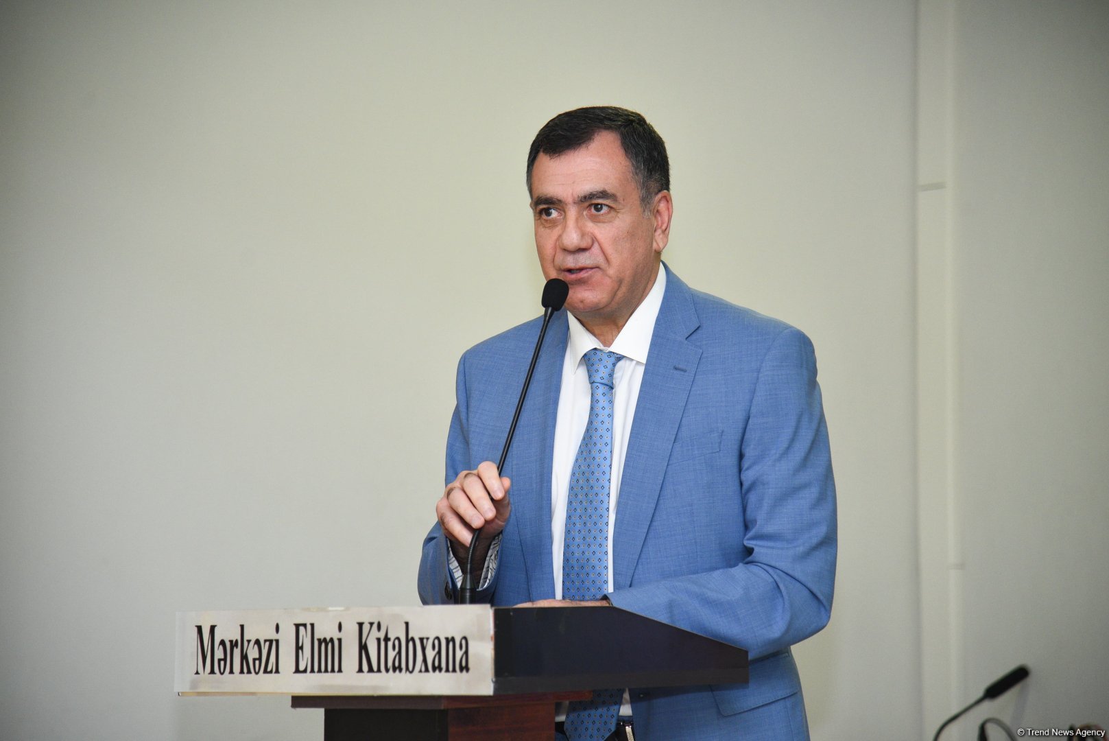 Bahəddin Həzinin "Göyün cazibə qüvvəsi" kitabının təqdimat mərasimi və imza günü keçirilib (FOTO)