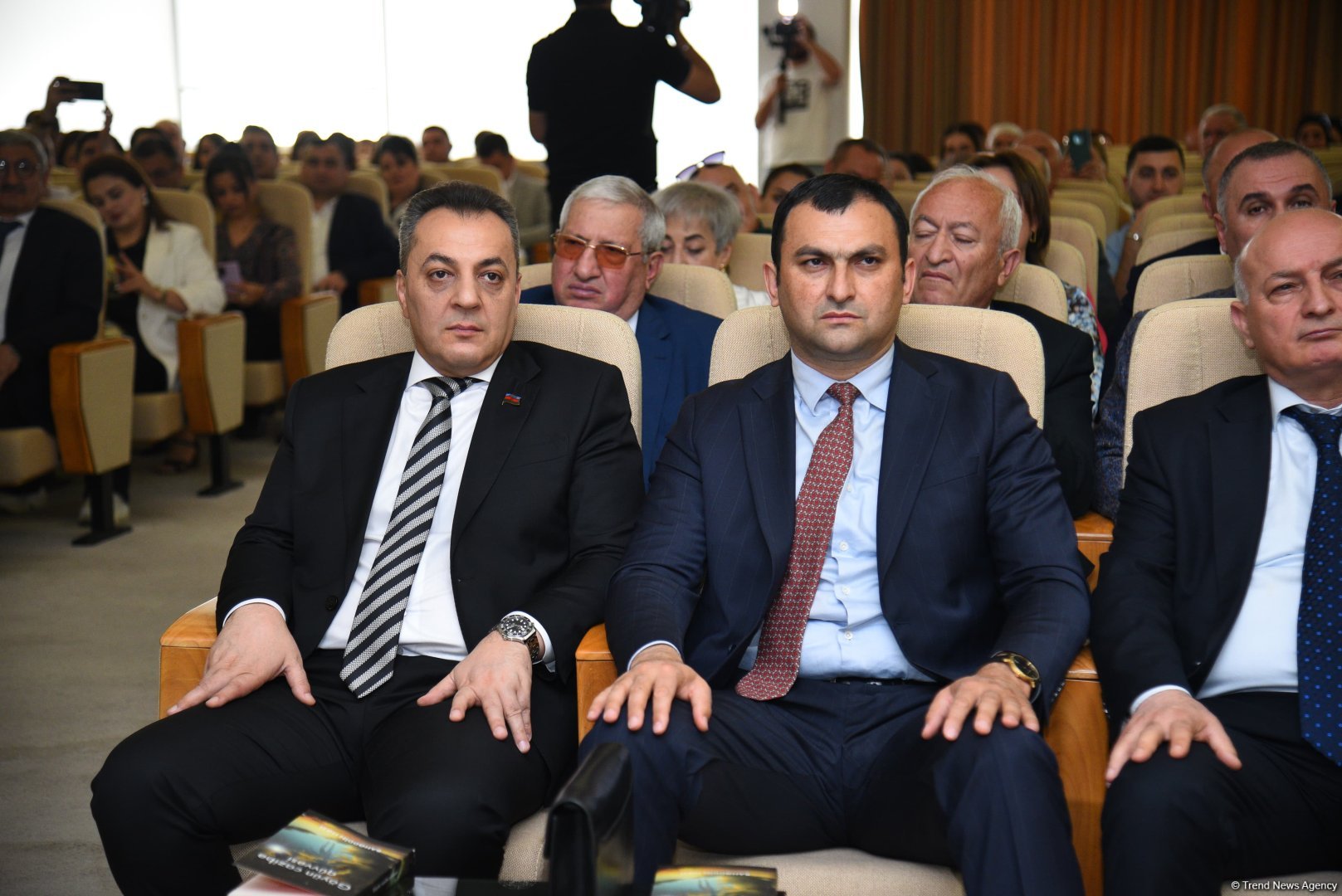 Bahəddin Həzinin "Göyün cazibə qüvvəsi" kitabının təqdimat mərasimi və imza günü keçirilib (FOTO)