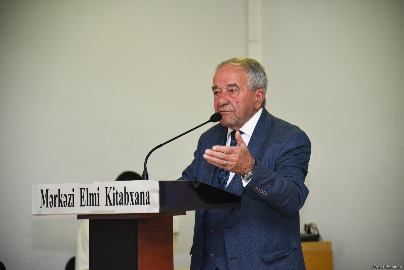 Bahəddin Həzinin "Göyün cazibə qüvvəsi" kitabının təqdimat mərasimi və imza günü keçirilib (FOTO)